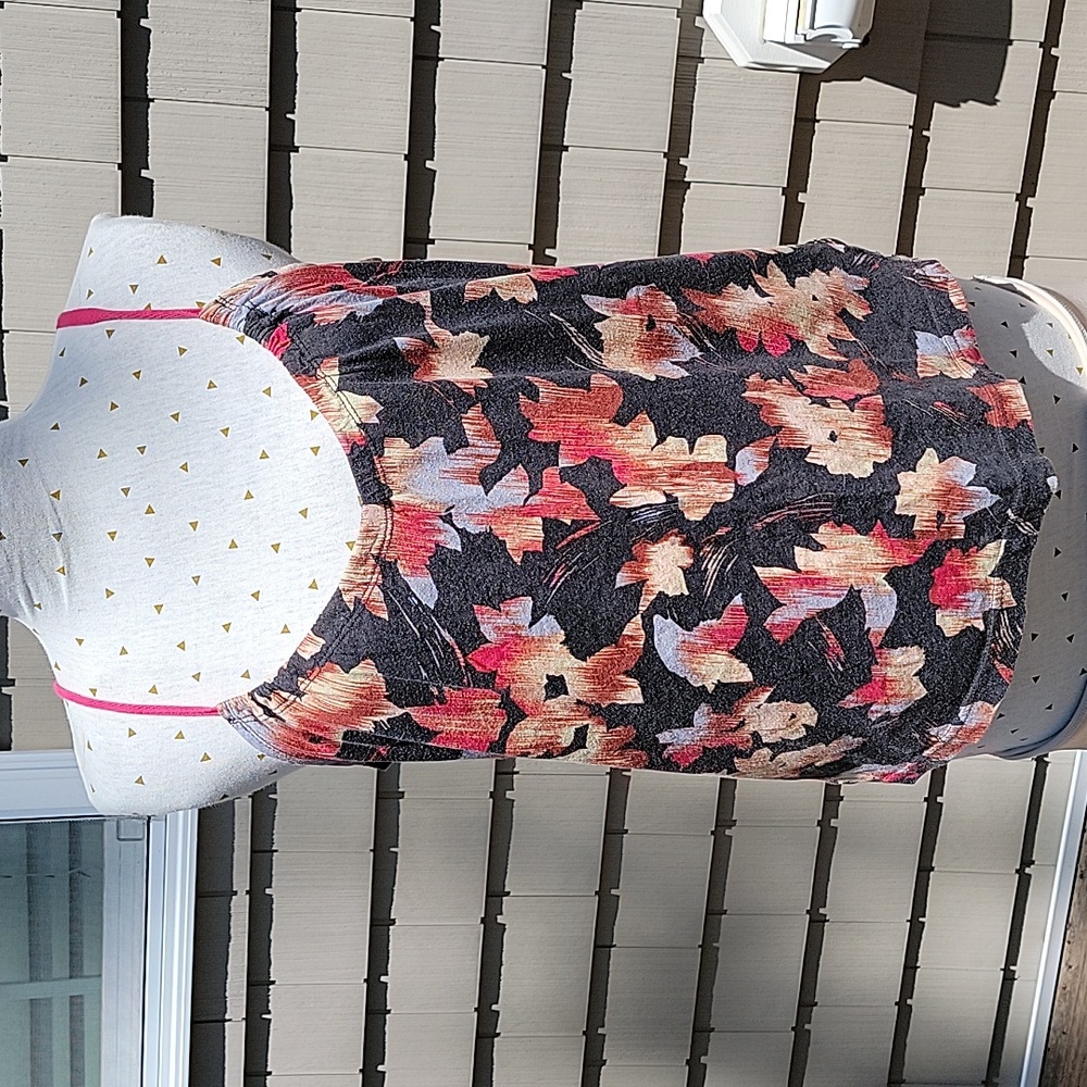 Abstract leaf/ floral colorful tank top